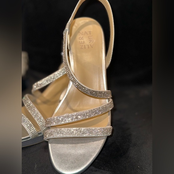 Naturalizer Silver Rhinestone Heels for Formal Events Wide/New - Picture 2 of 9